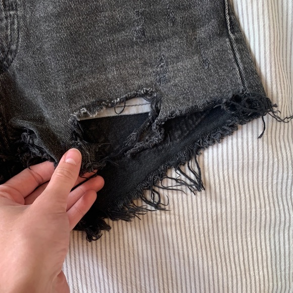 Levi’s 501 black denim shorts! - Picture 4 of 5